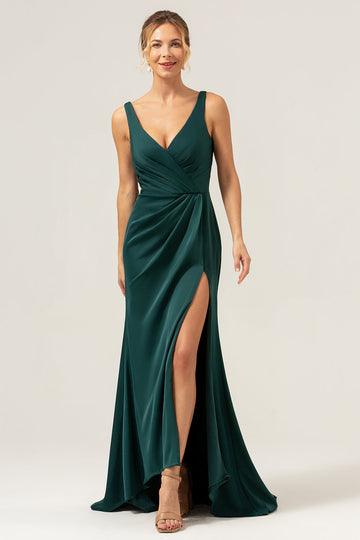 Vaina verde oscuro con escote en V Vestido de dama de honor fruncido alto-bajo con abertura